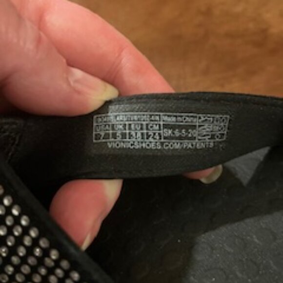 NIB - Vionic Black Rhinestone Flip Flops, sz 7 - Picture 6 of 9